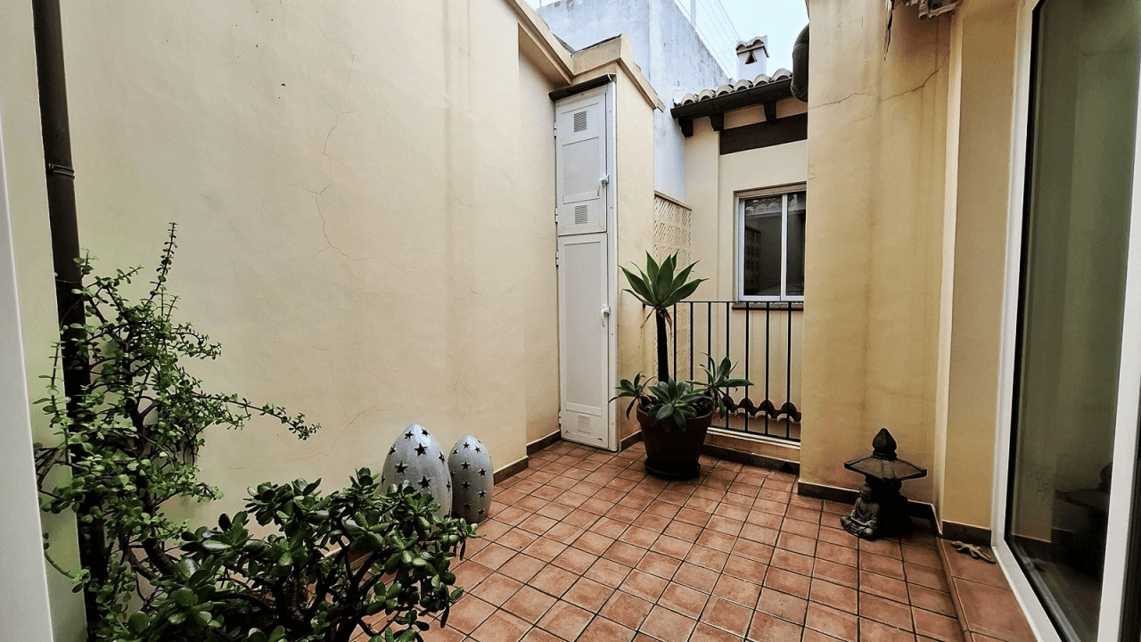 Spacious duplex home in the center of Denia
