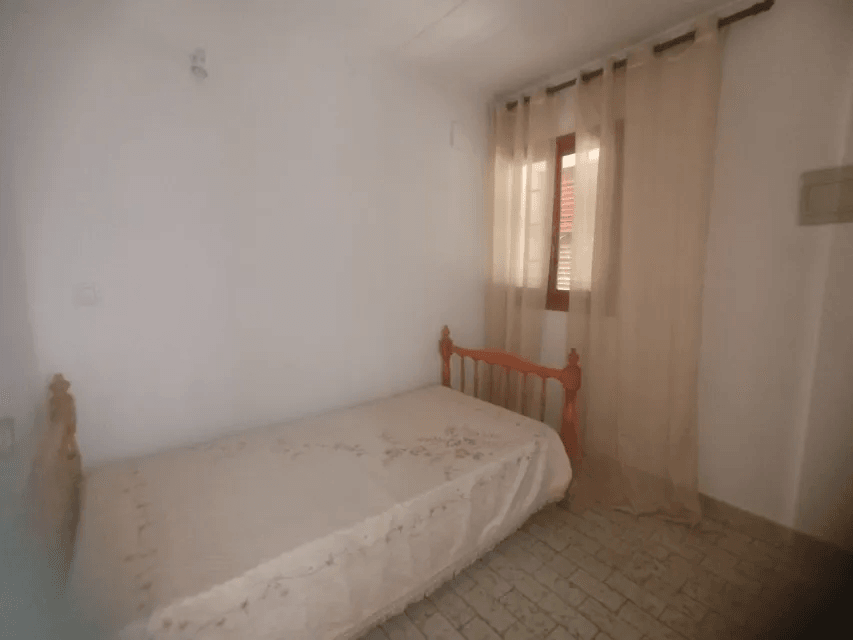 Villa for sale in the marinas with large plot and pool