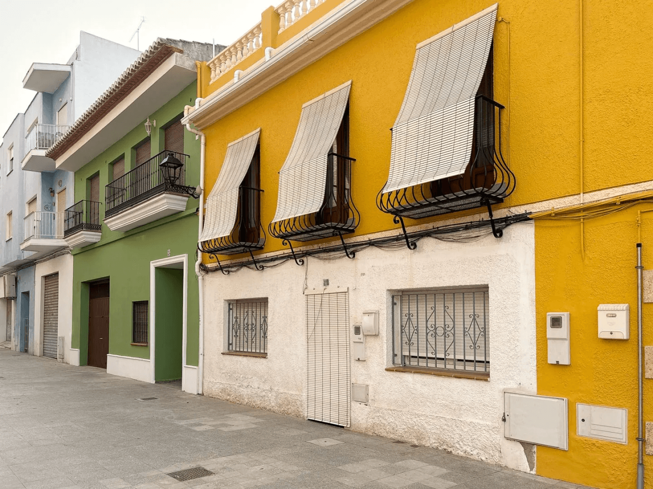 Authentic ground floor house in Baix la Mar: next to the port and the gastronomic heart of Dénia.