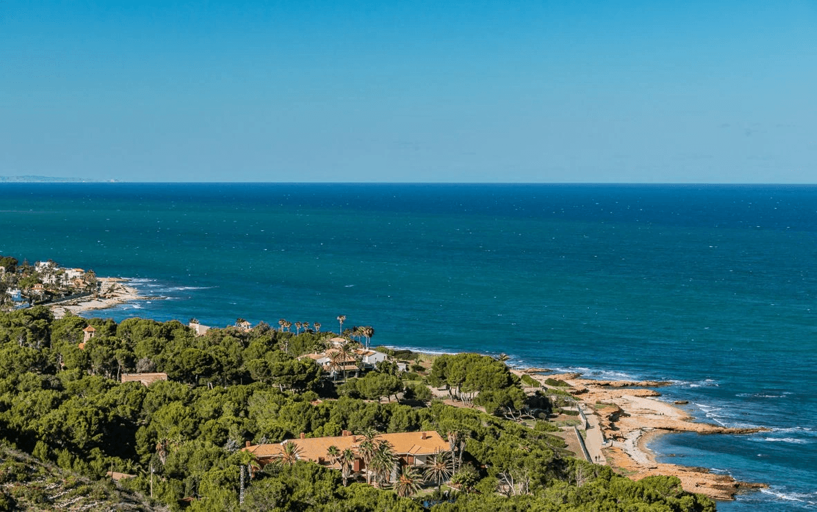 Stunning villa with sea views in Dénia.
