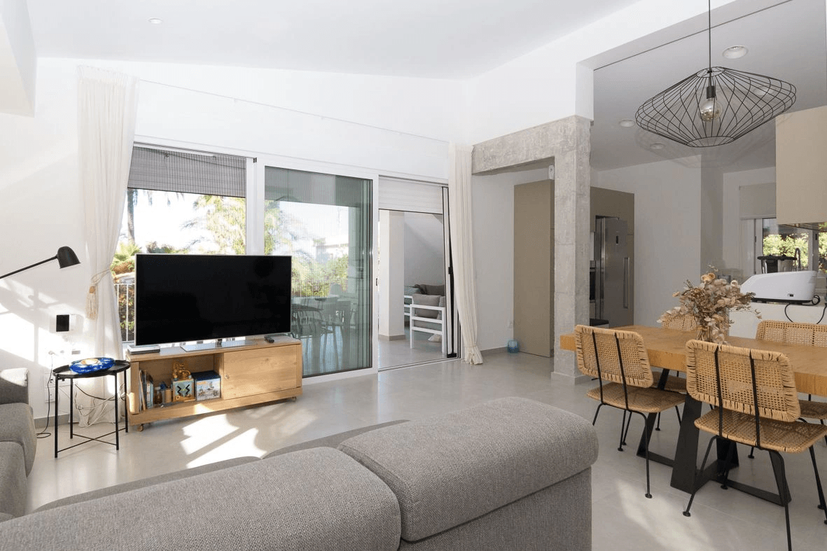 Large luxury villa on the beachfront of Dénia.