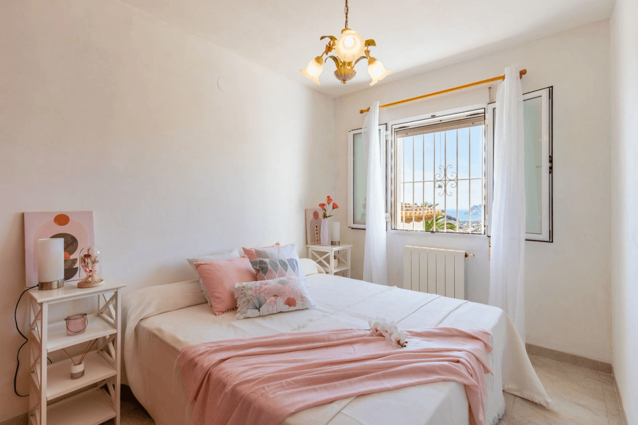 Villa de 3 chambres avec des vues spectaculaires sur la mer à vendre à Benimeit - Moraira, Costa Blanca.