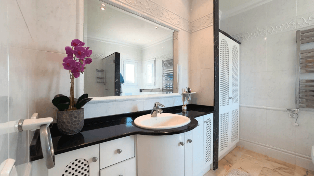 Luxury villa for sale in Moraira with sea views.