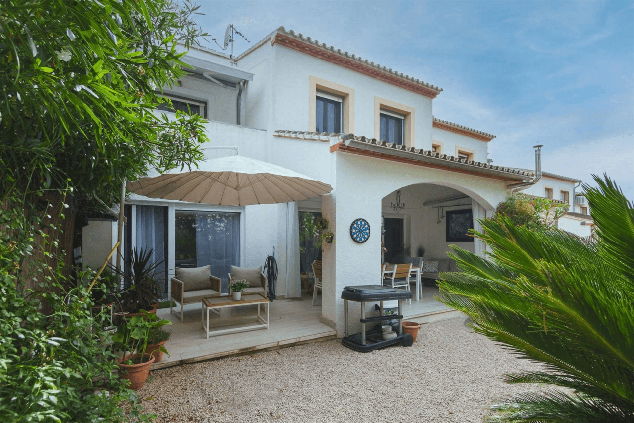 Bungalow with communal pool in Pedreguer