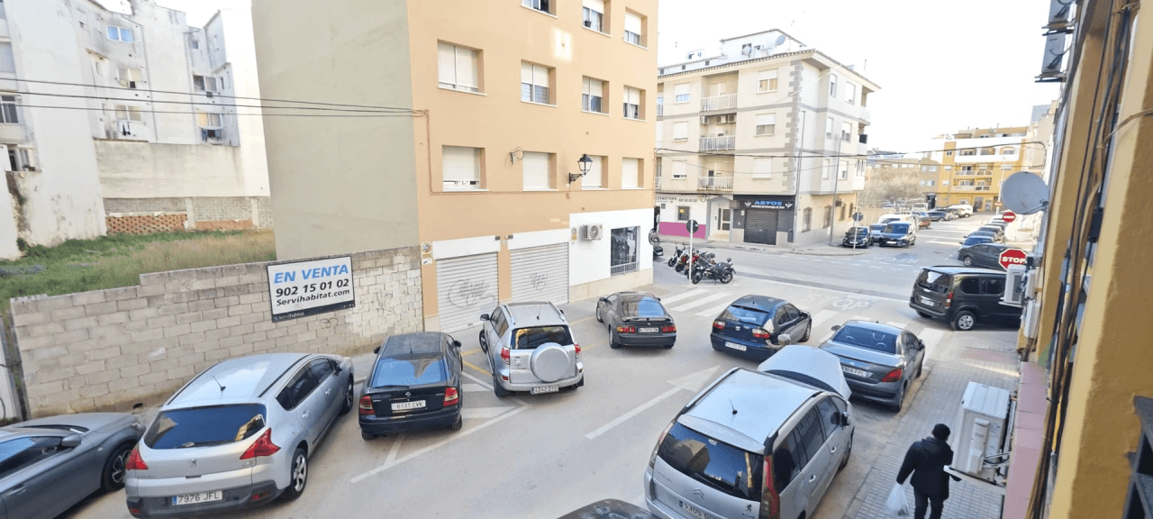 CENTRAL APARTMENT in DENIA with 3 Bedrooms, Terrace, and Elevator.