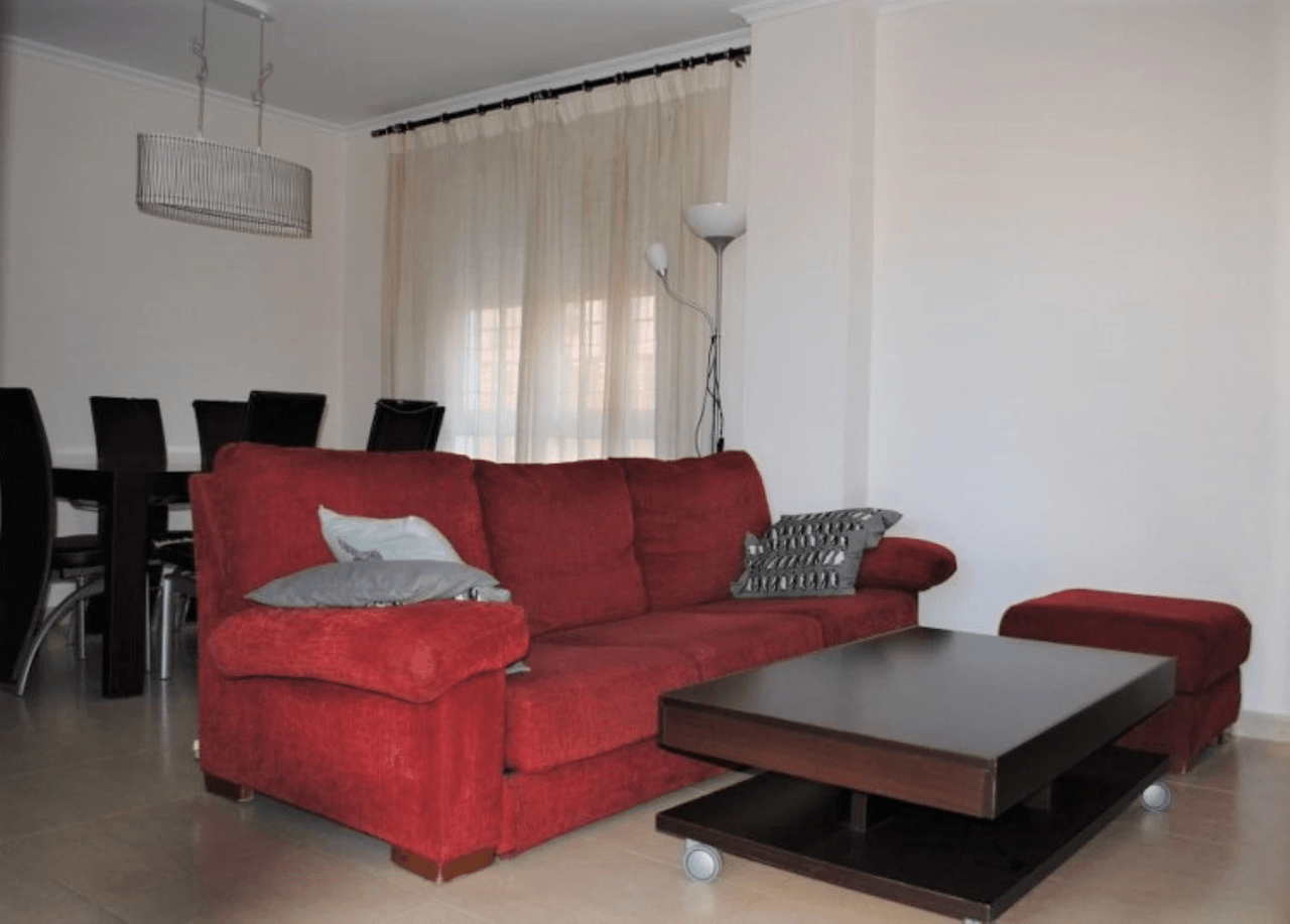 Apartment in Denia on the ground floor with 2 bedrooms and a private terrace for sale.