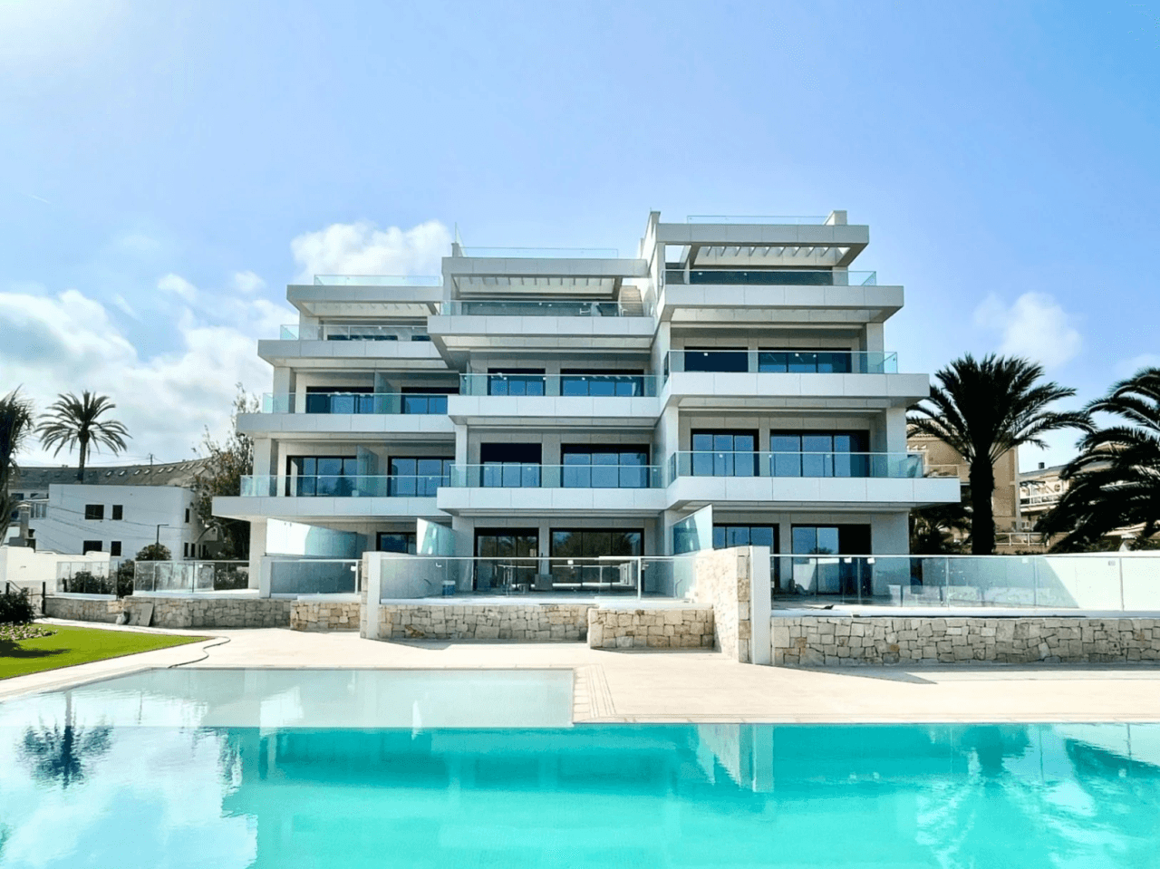 Apartamento de lujo a la venta en primera línea de playa en Denia