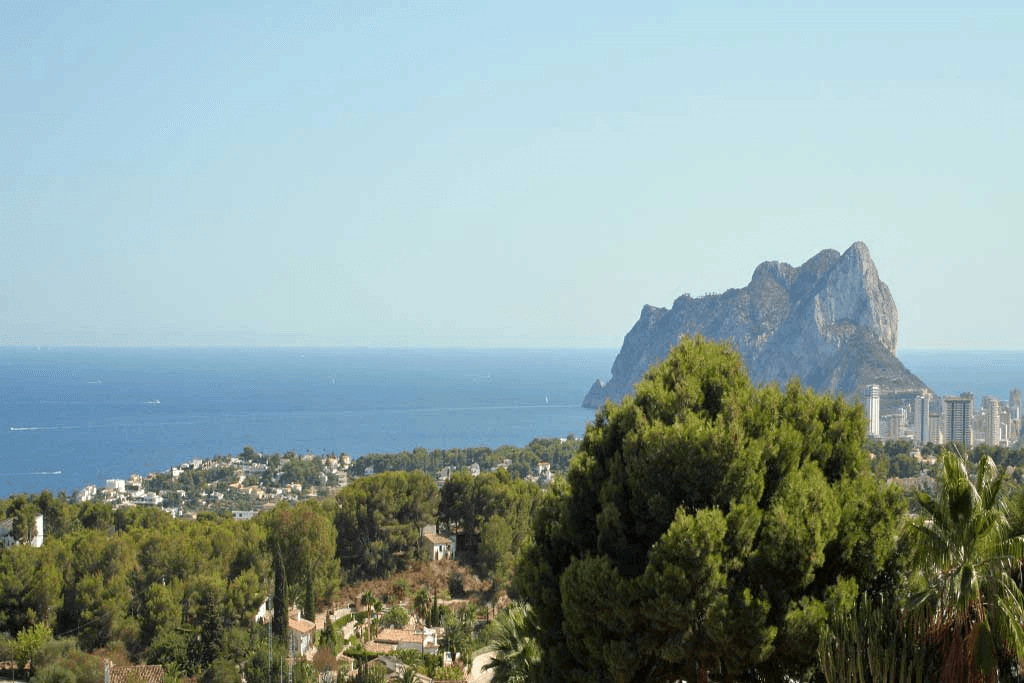 Moderne nieuwbouw villa met panoramisch uitzicht op zee in Benissa costa