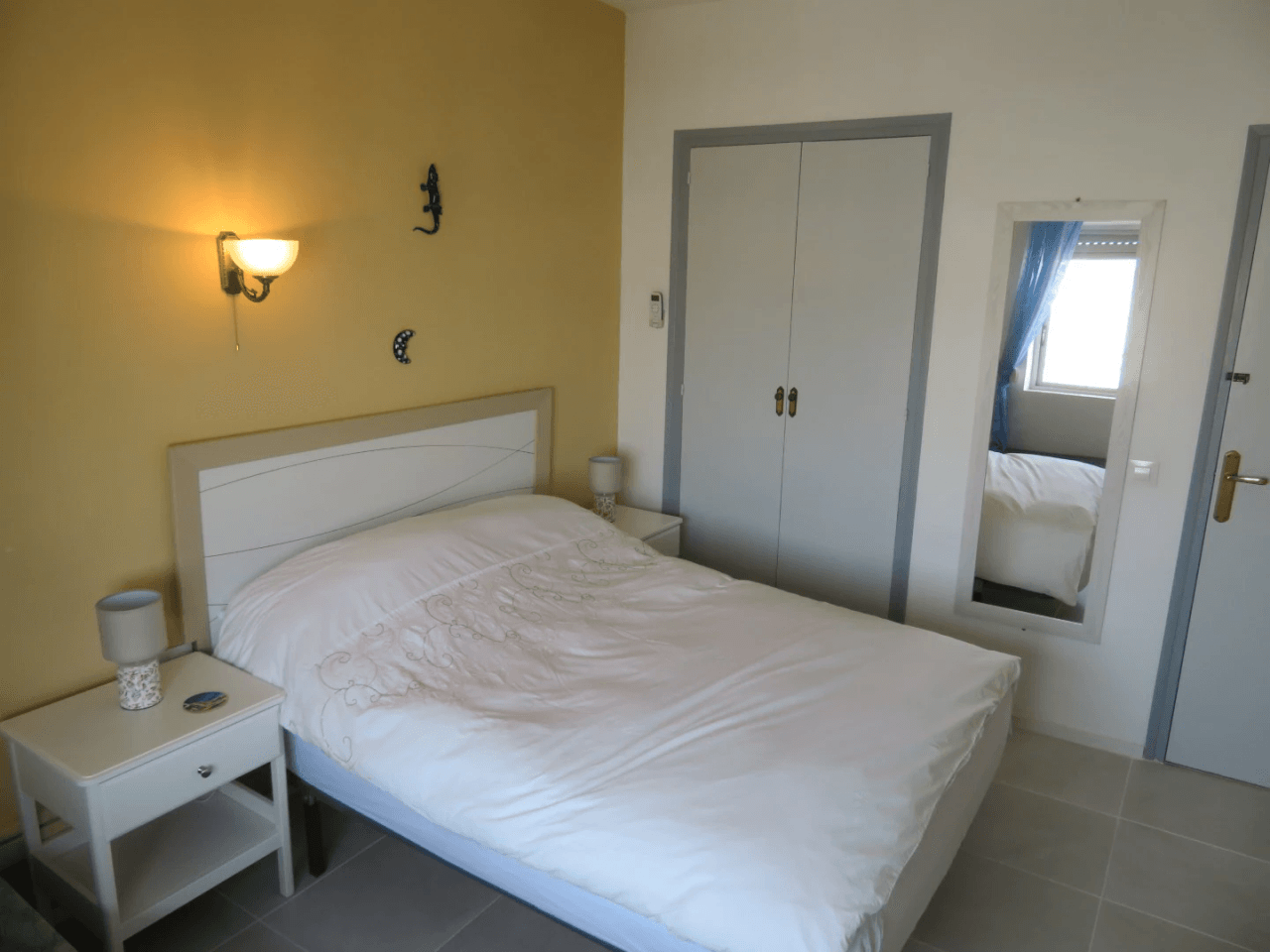 Apartamento en venta en Denia, Primera Línea Playa con vistas al mar, 2 dormitorios.
