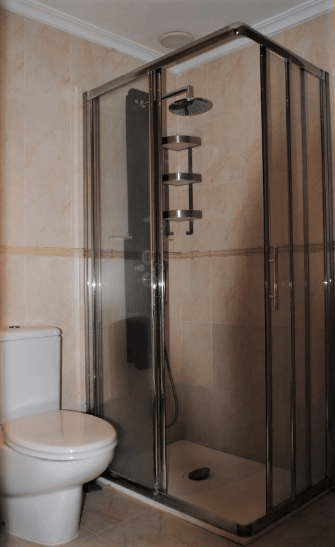 Apartment in Denia on the ground floor with 2 bedrooms and a private terrace for sale.
