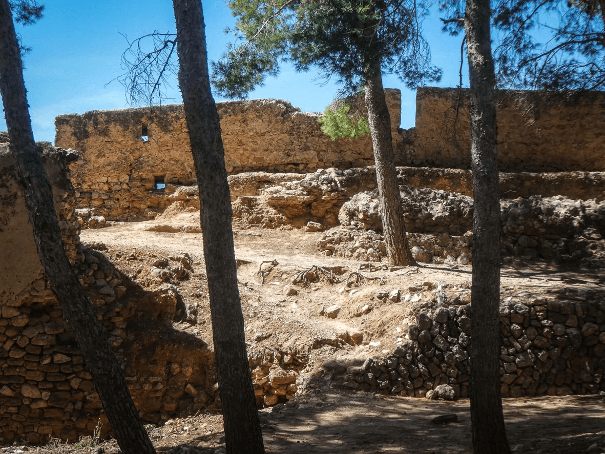 New build villa just a stone's throw from the city.