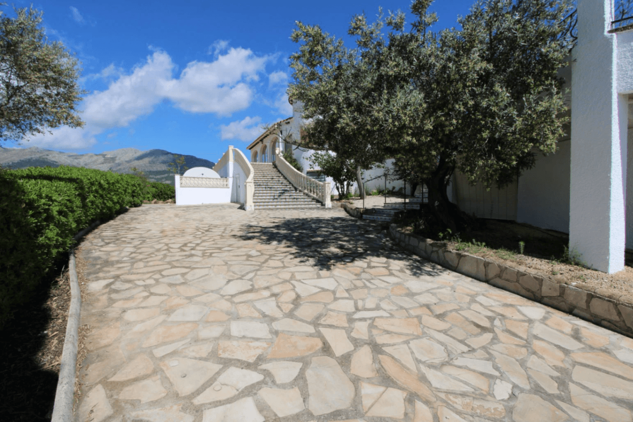 Villa for sale with two independent homes