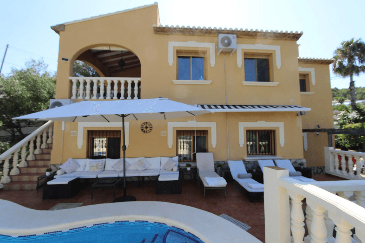 Impressive 3-bedroom villa for sale with valley views and independent guest apartment.