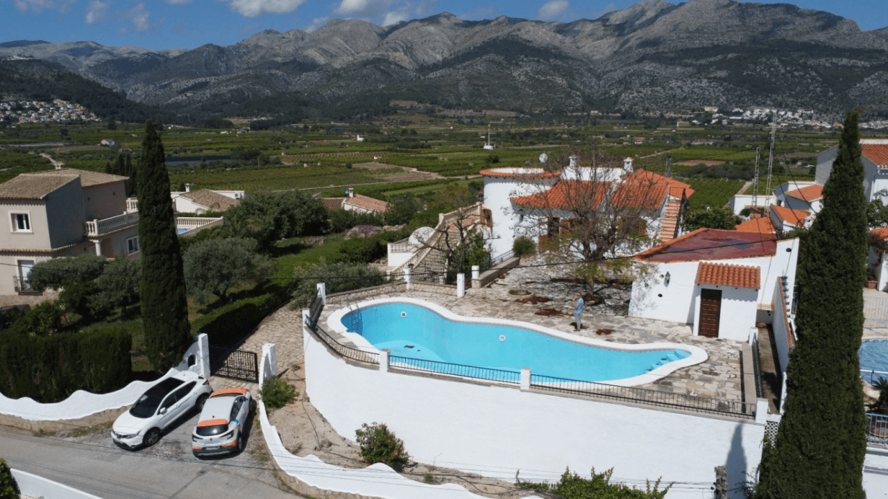 Villa for sale with two independent homes