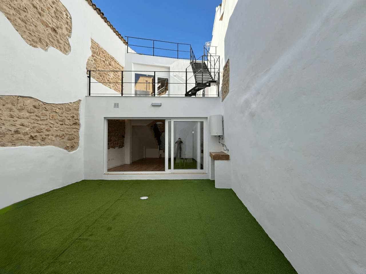 Large village house with three bedrooms in Pedreguer