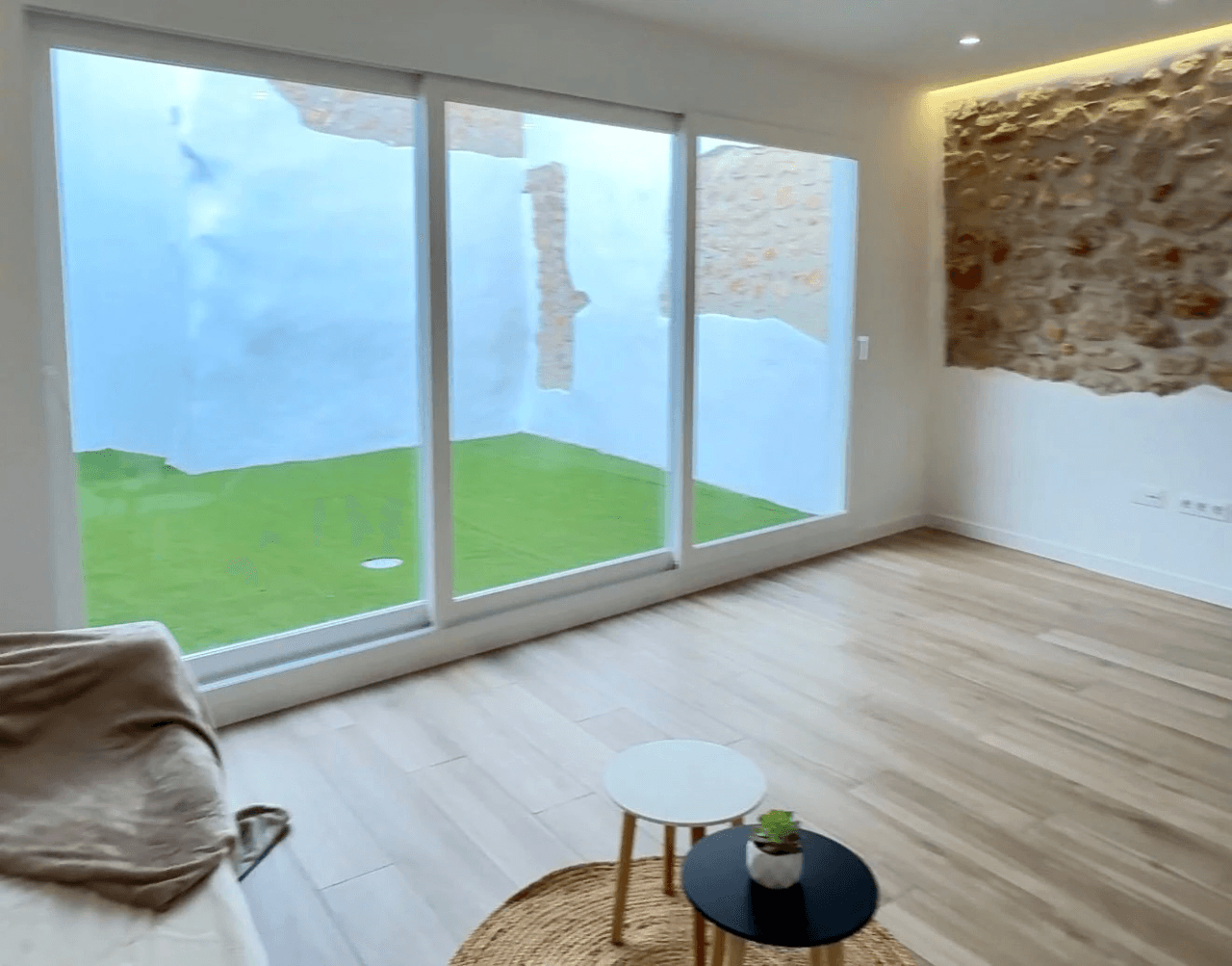 Large village house with three bedrooms in Pedreguer