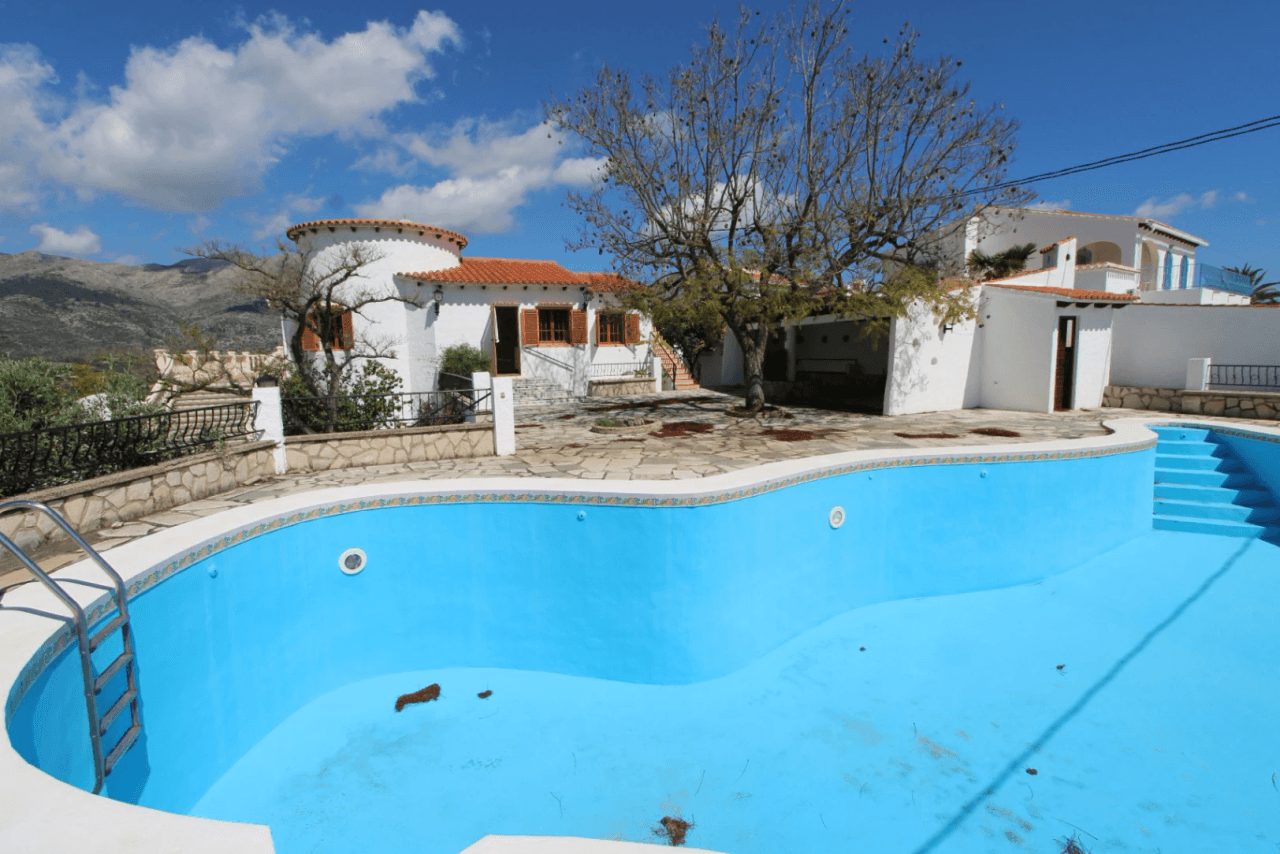 Villa for sale with two independent homes