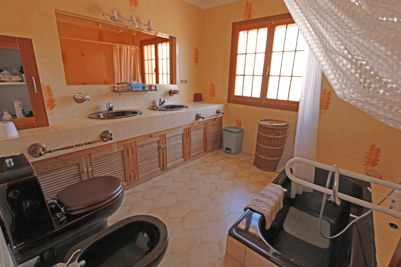 Villa for sale with two independent homes