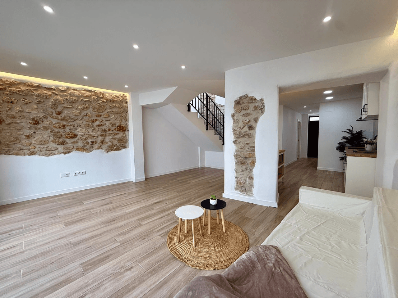 Large village house with three bedrooms in Pedreguer