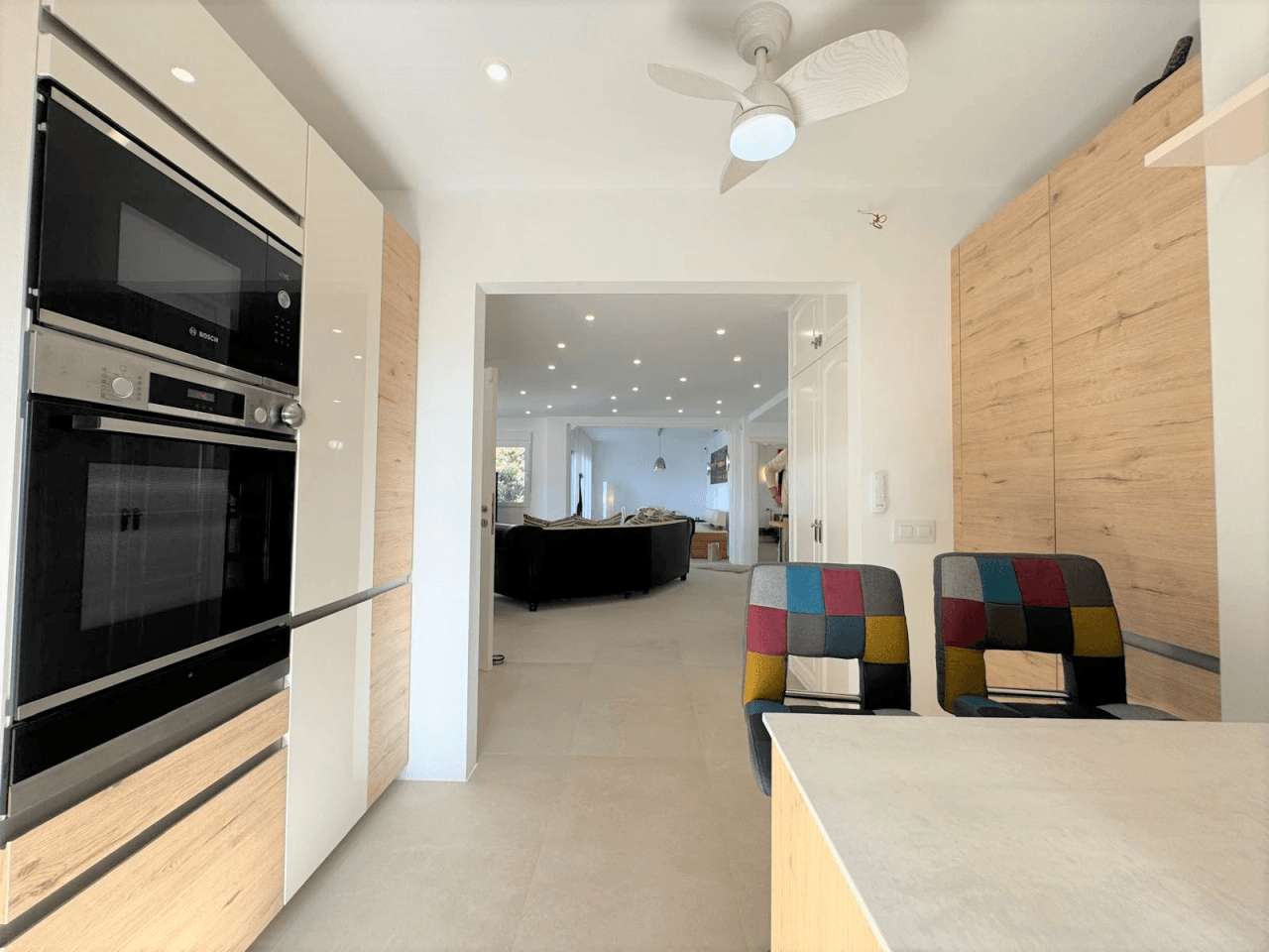 Exclusive duplex penthouse renovated in 2024 in Las Brisas, 300 m from the sea.