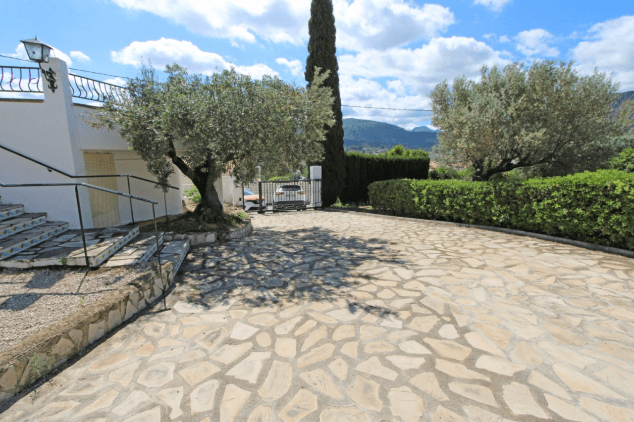Villa for sale with two independent homes