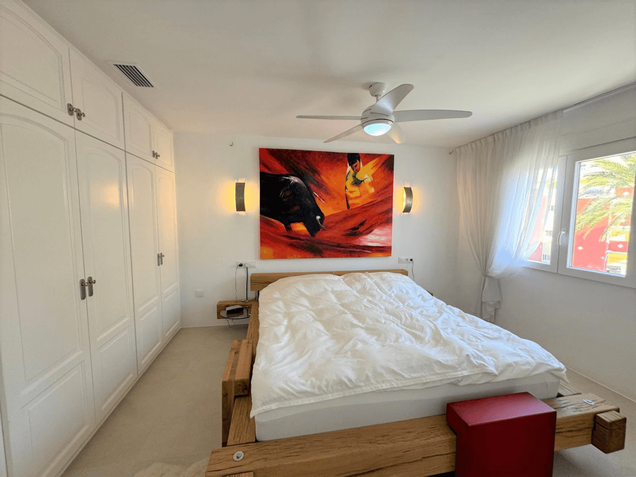 Exclusive duplex penthouse renovated in 2024 in Las Brisas, 300 m from the sea.