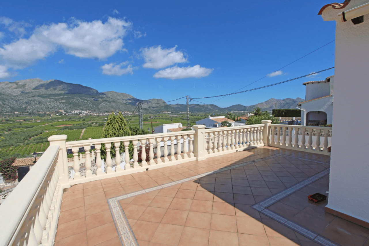 Villa for sale with two independent homes