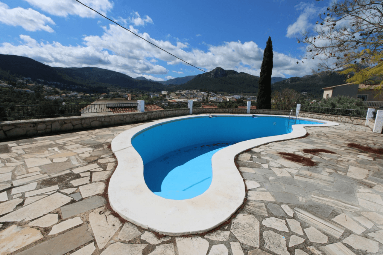 Villa for sale with two independent homes