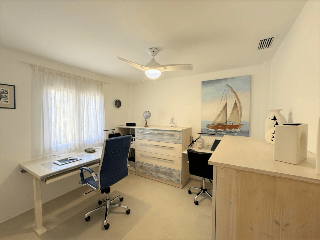 Exclusive duplex penthouse renovated in 2024 in Las Brisas, 300 m from the sea.