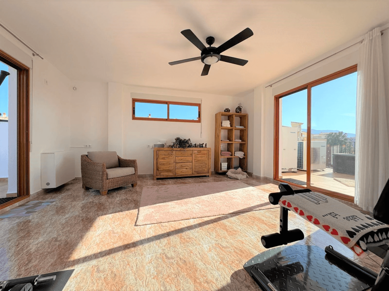 Exclusive duplex penthouse renovated in 2024 in Las Brisas, 300 m from the sea.