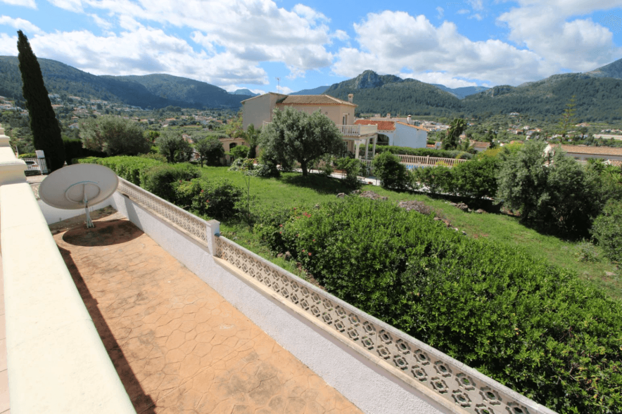 Villa for sale with two independent homes