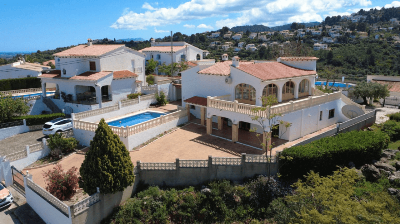 Villa for sale with two independent homes
