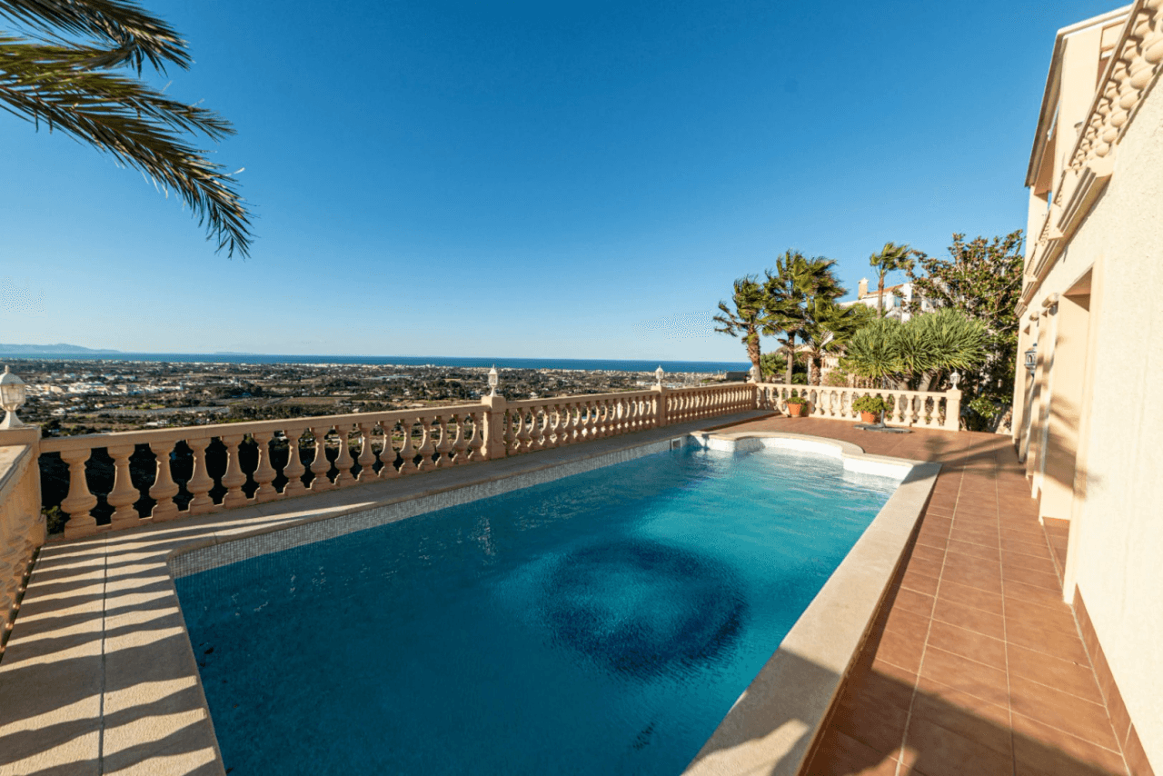 Villa de lujo con vista al mar en Denia