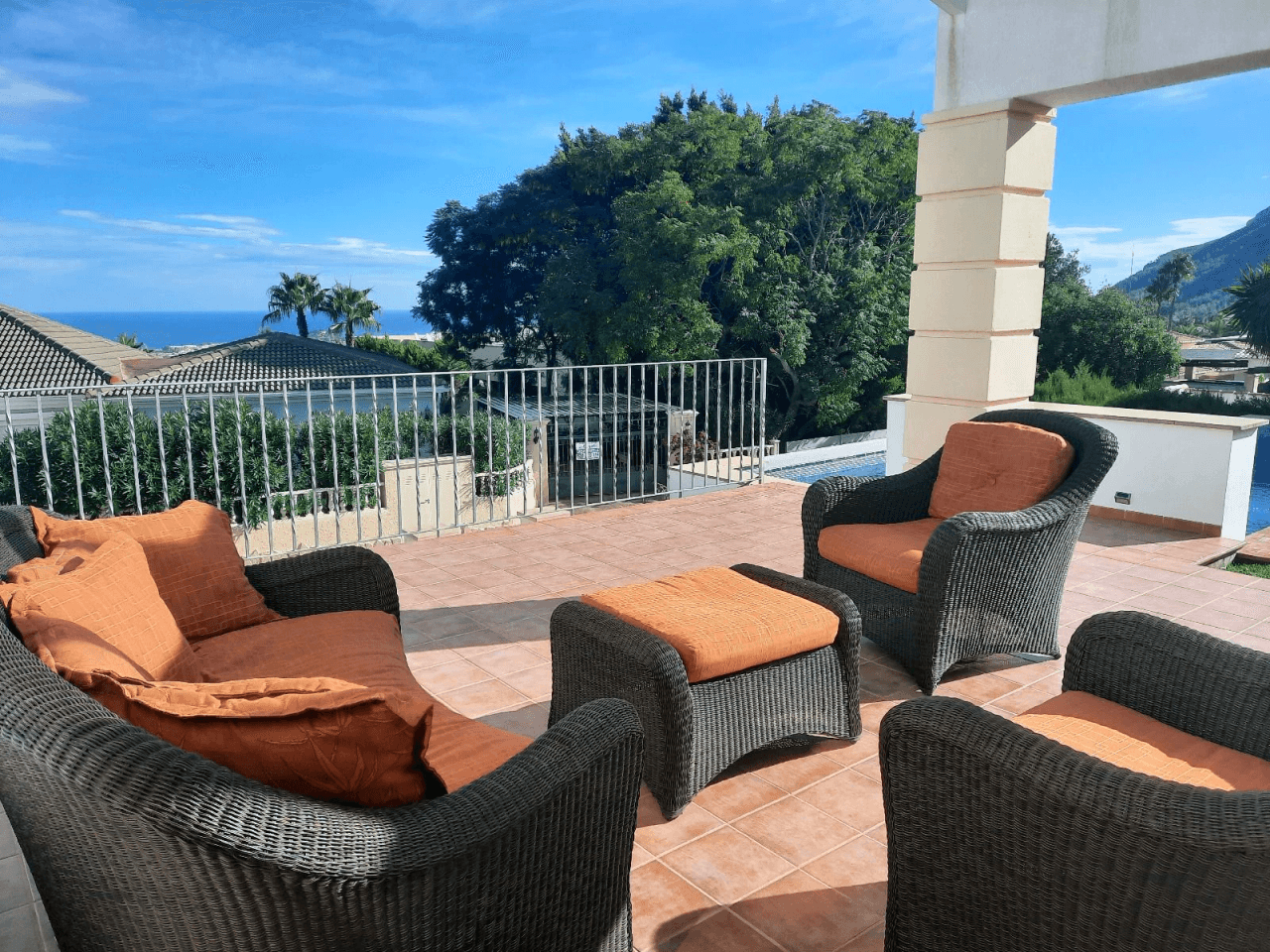 Preciosa villa en Denia con vistas al mar y montaña