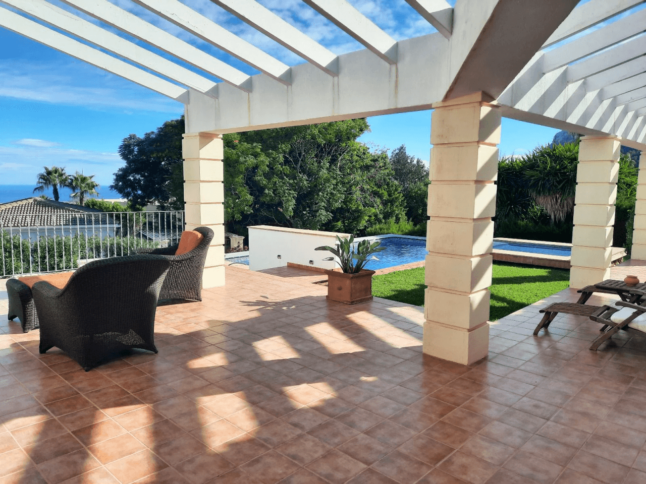 Preciosa villa en Denia con vistas al mar y montaña