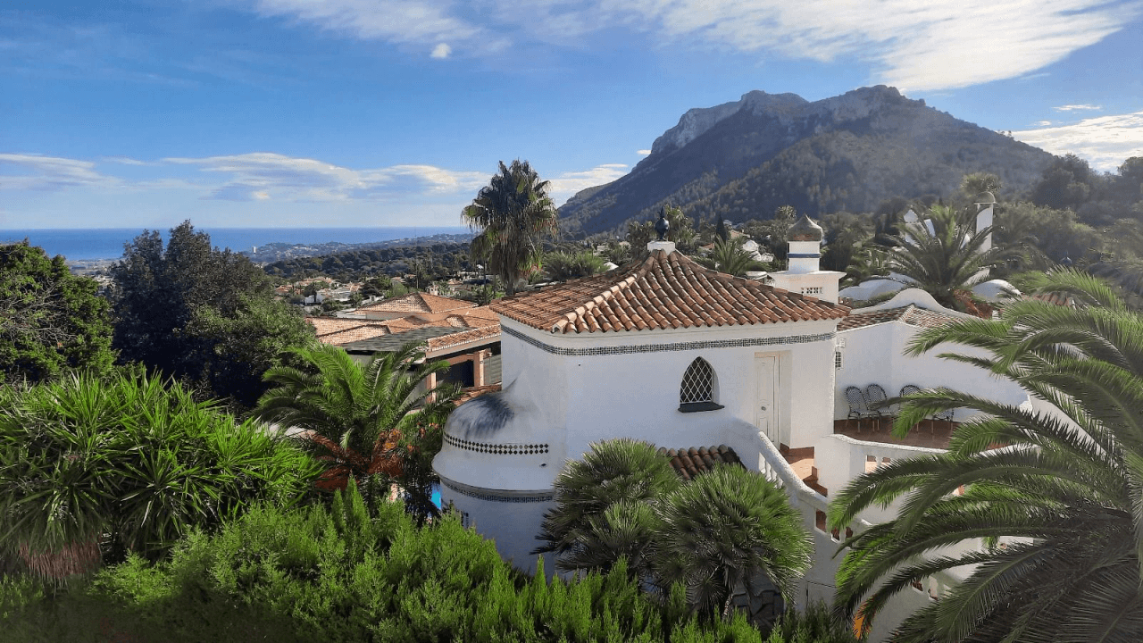 Preciosa villa en Denia con vistas al mar y montaña