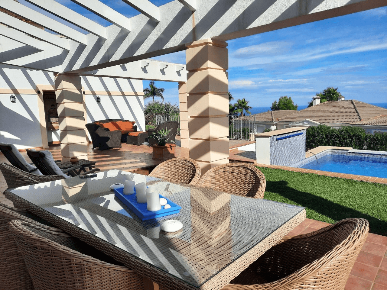 Preciosa villa en Denia con vistas al mar y montaña