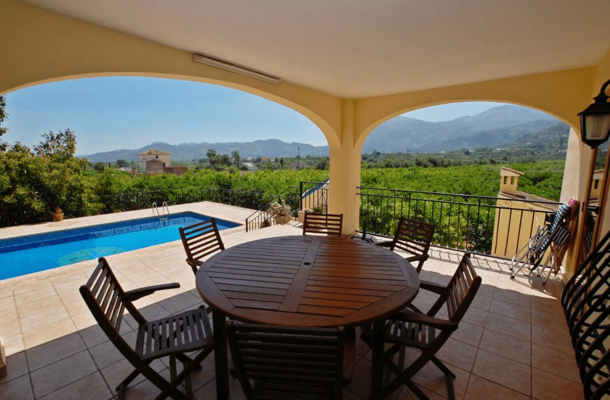 Villa con terreno en Pego