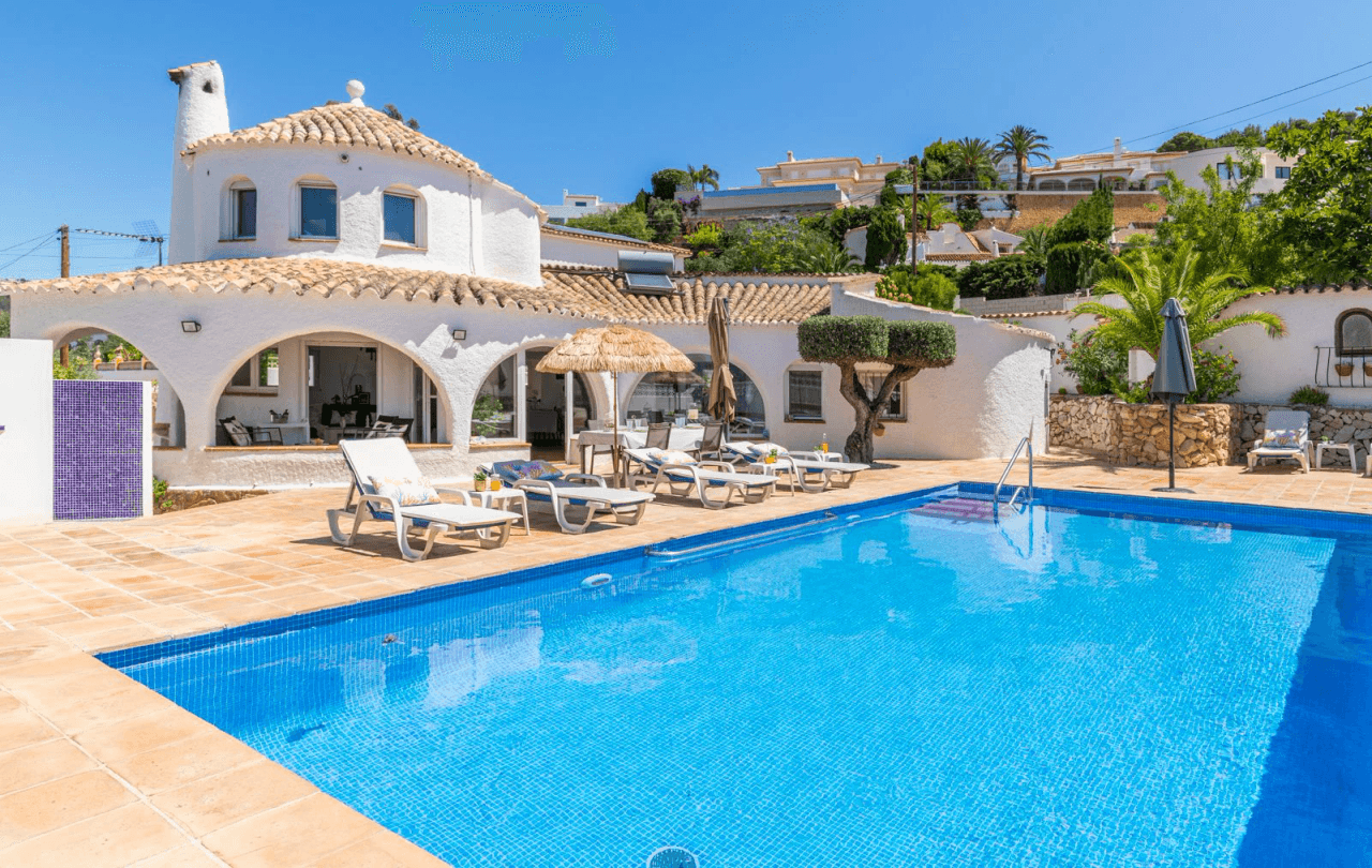 Villa en bord de mer avec vue sur le Peñón de Ifach à vendre à Benissa.