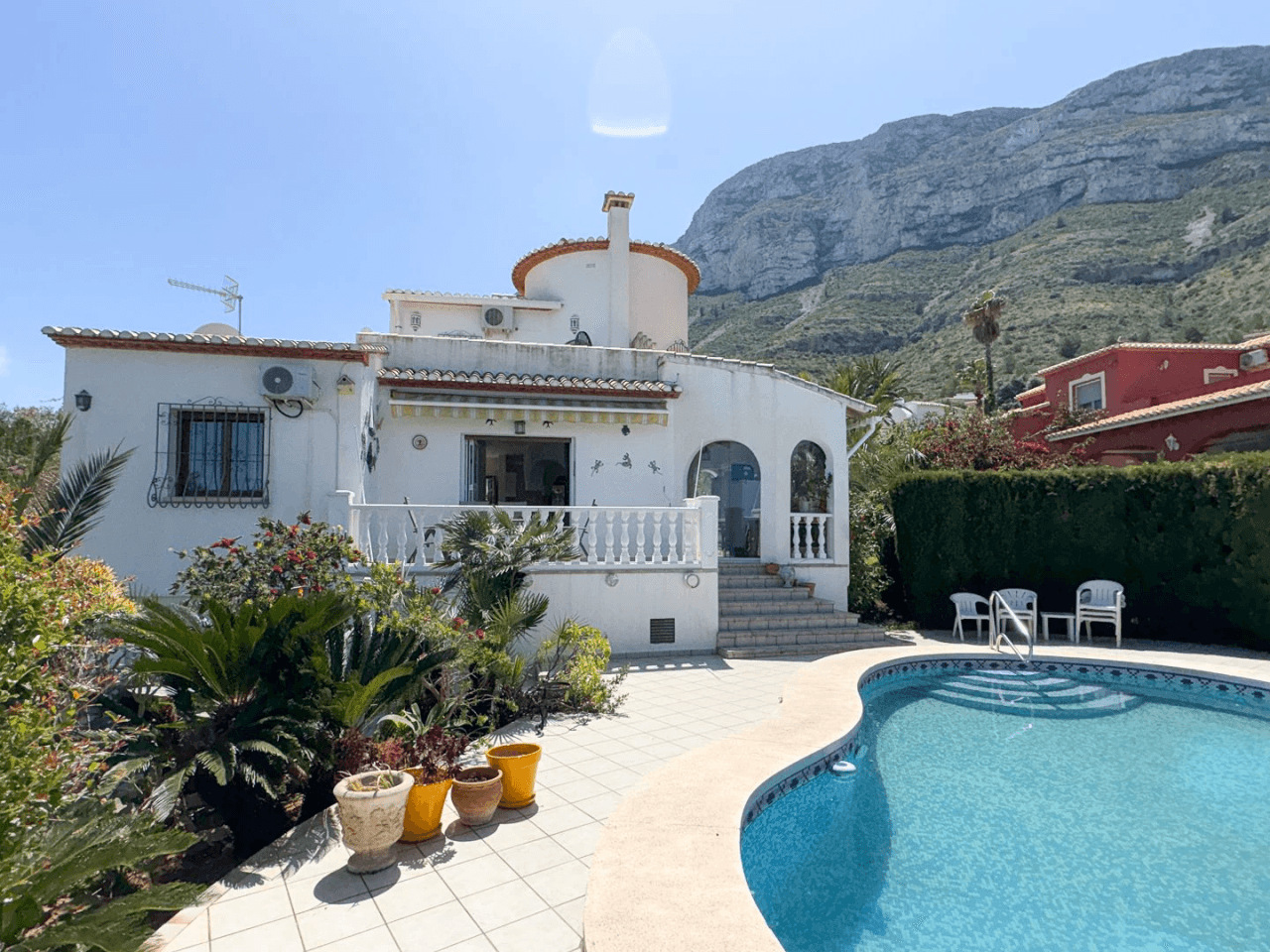 Exclusive Villa in Dénia: A Balcony to the Mediterranean and History.