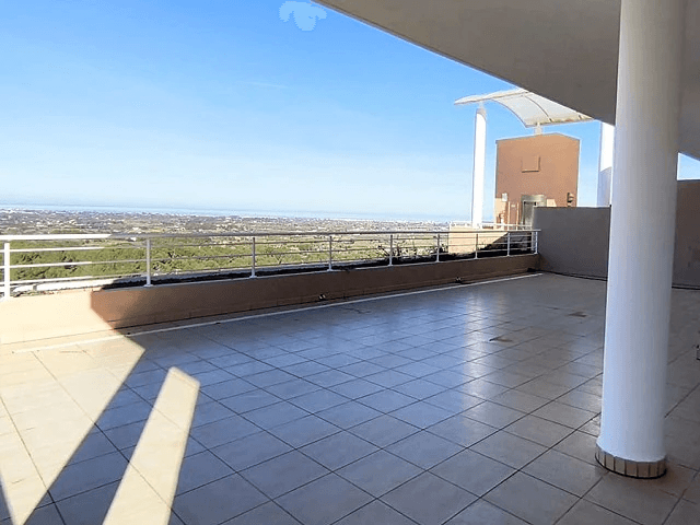 Ático con vistas al mar y montaña en La Sella Golf, Denia