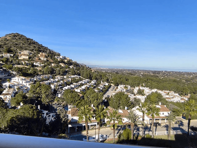 Ático con vistas al mar y montaña en La Sella Golf, Denia