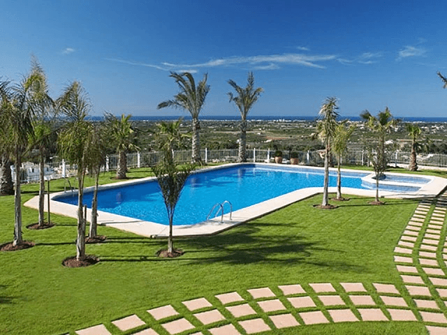 Ático con vistas al mar y montaña en La Sella Golf, Denia