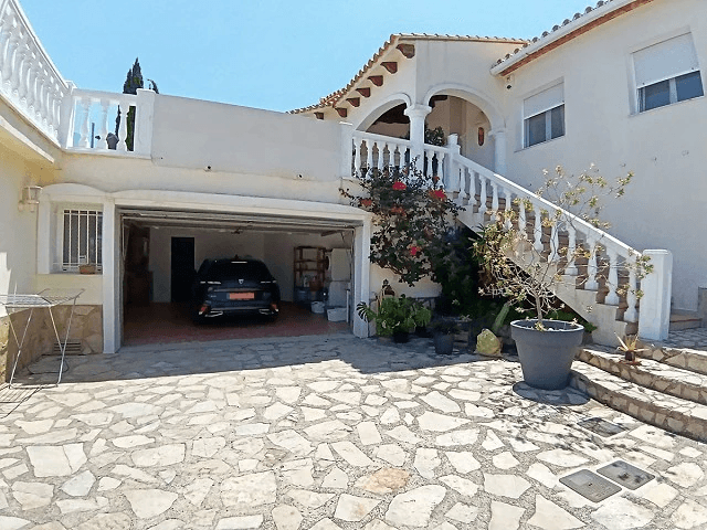 Extraordinaria Villa de 5 dormitorios en La Sella Golf, Denia