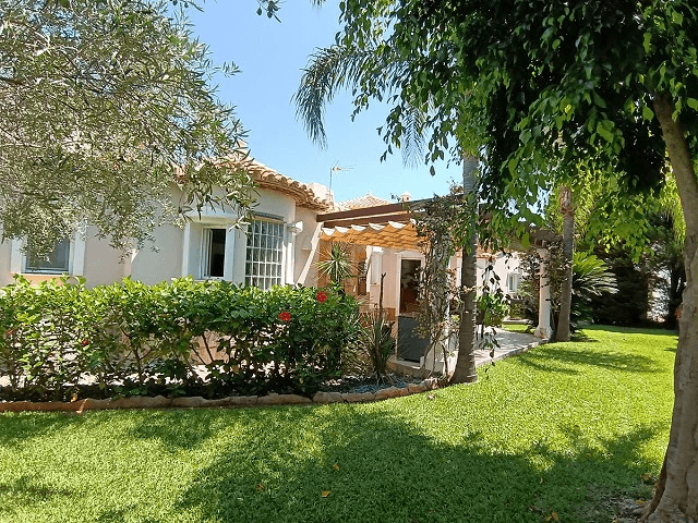 Extraordinaria Villa de 5 dormitorios en La Sella Golf, Denia