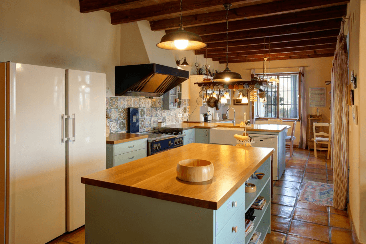 Finca de estilo rústico con imponentes vistas al mar a la venta en Moraira