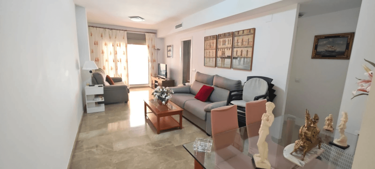APARTMENT in the SQUARE at Plaza BENIDORM corner/Avd. Miguel Hernandez