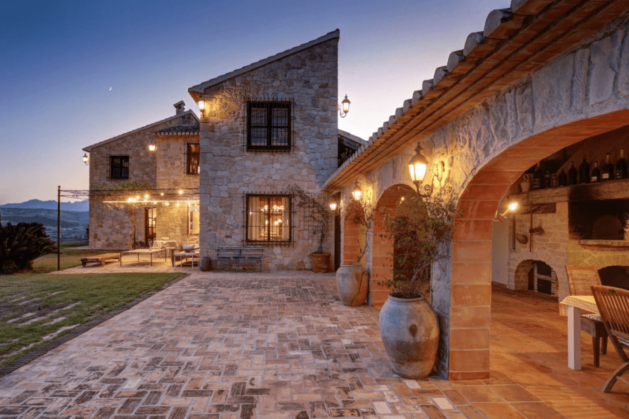 Finca de estilo rústico con imponentes vistas al mar a la venta en Moraira