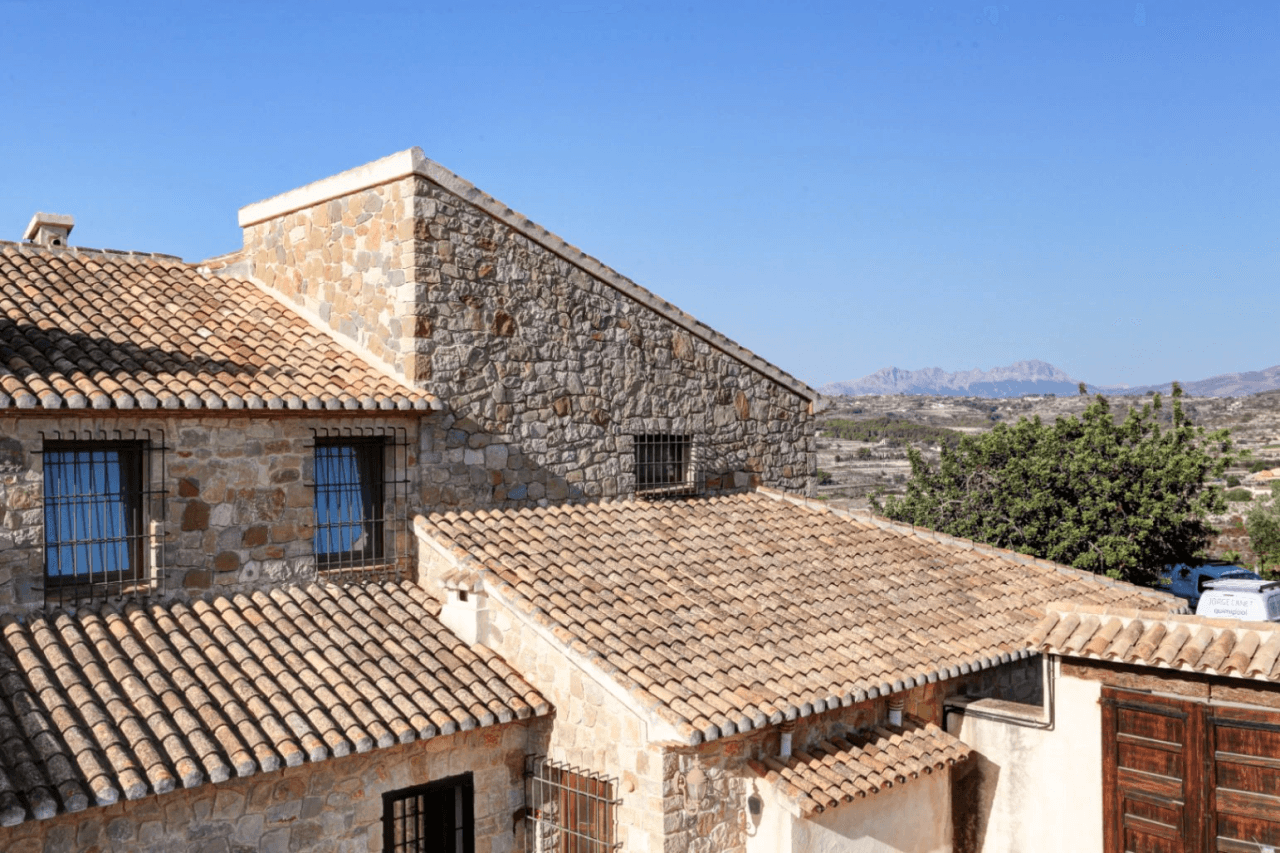 Finca de estilo rústico con imponentes vistas al mar a la venta en Moraira