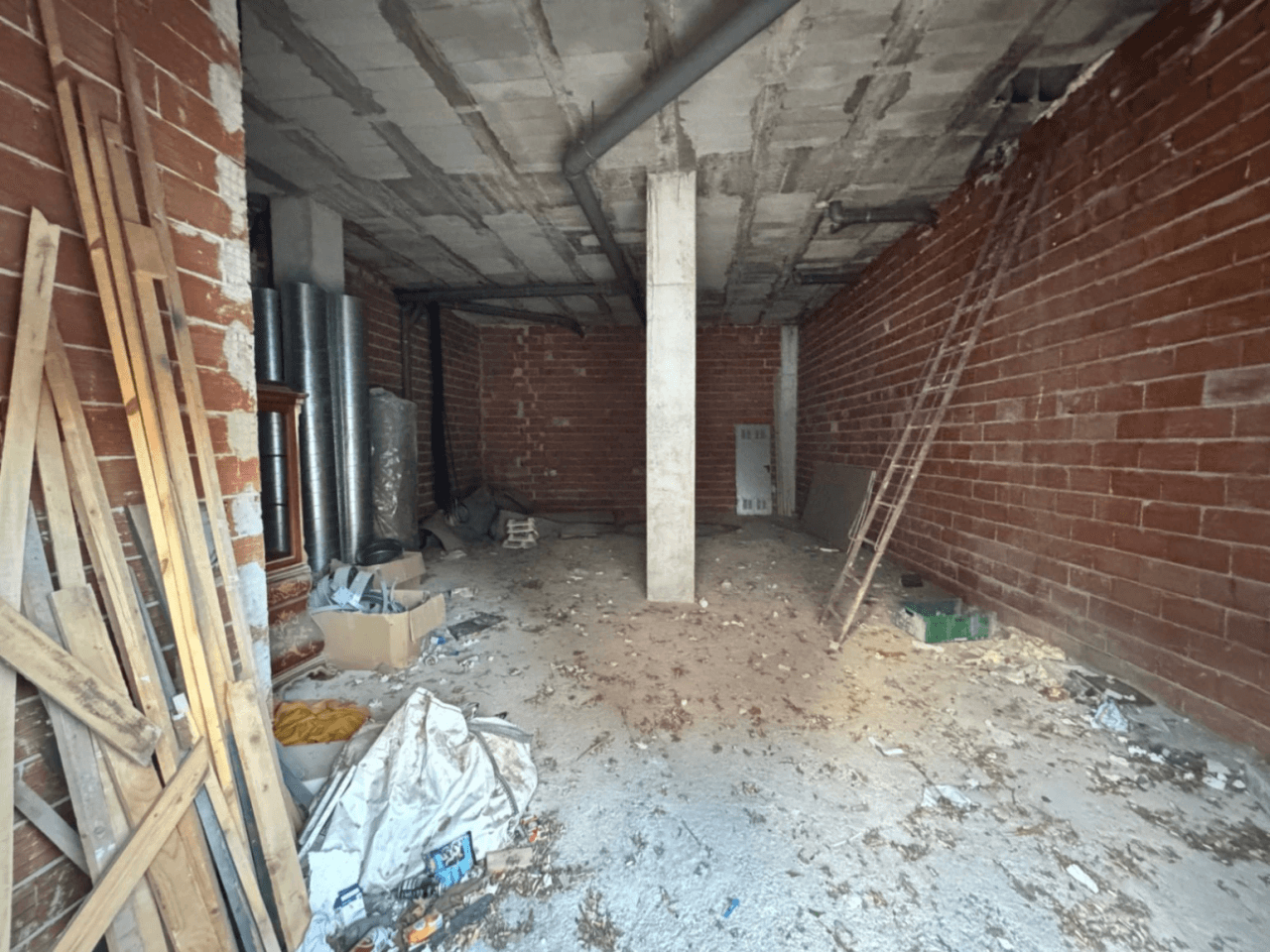 Local comercial en bruto en Denia en avd marquesat